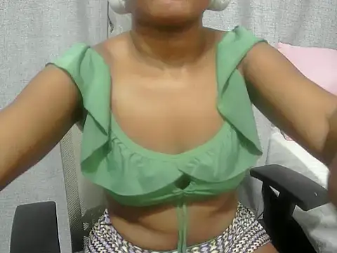 Snapshot of Cherrydollx chatting on April 12, 2026, 8:47 pm Cherrydollx online show from April 12, 2026, 8:47 pm