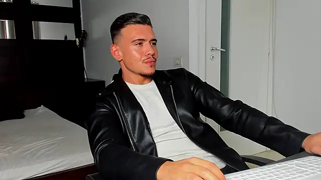 ElijahThorne online show from March 26, 2026, 7:36 am