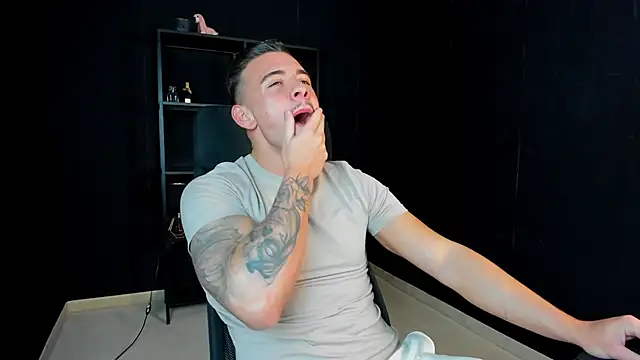 ElijahThorne online show from April 15, 2026, 6:42 am