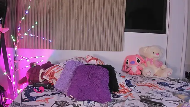 Hayley-Fox online show from February 4, 2026, 1:11 am