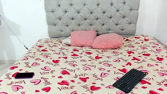 Briitney tovar online show from December 16, 2025, 3:55 am