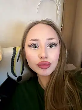 Snapshot of GraceSecrettt chatting on January 5, 2026, 6:22 pm GraceSecrettt online show from January 5, 2026, 6:22 pm