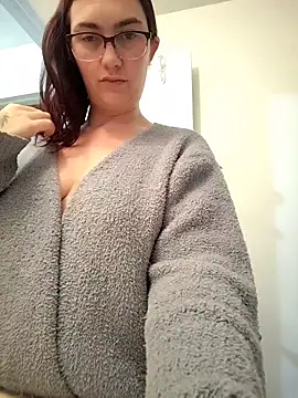 LaylaLucis online show from April 29, 2026, 4:38 am