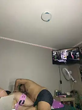 Snapshot of esquinadelmorbo chatting on December 3, 2025, 4:20 am esquinadelmorbo online show from December 3, 2025, 4:20 am