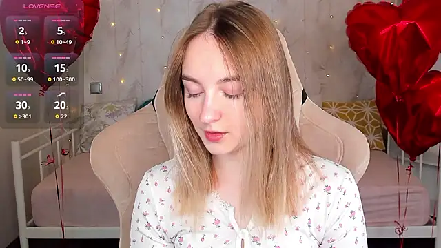 Snapshot of Shy_Polly chatting on February 25, 2026, 12:09 am Shy Polly online show from February 25, 2026, 12:09 am