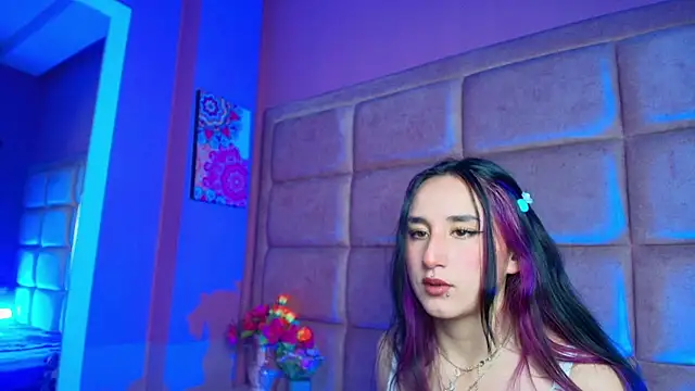 CharlotteStuart online show from February 27, 2026, 4:01 am