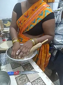 Snapshot of Desicouple1706 chatting on December 21, 2025, 2:24 pm Desicouple1706 online show from December 21, 2025, 2:24 pm