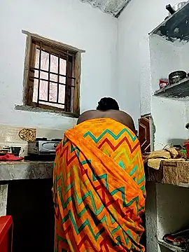 Snapshot of Desicouple1706 chatting on January 7, 2026, 12:57 am Desicouple1706 online show from January 7, 2026, 12:57 am