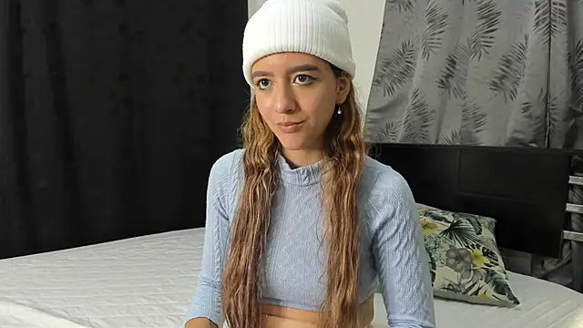 Violeta Gracee online show from April 8, 2026, 5:35 pm