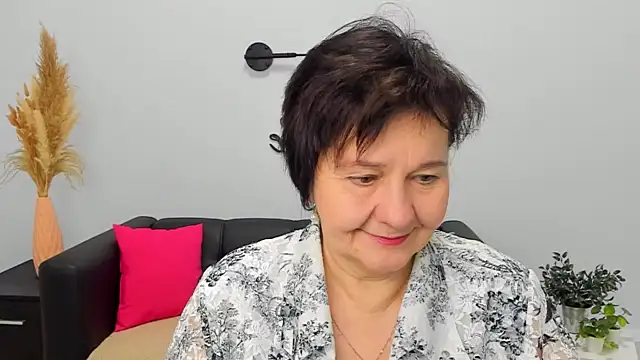 Snapshot of EveRalphes chatting on December 2, 2025, 7:25 am EveRalphes online show from December 2, 2025, 7:25 am