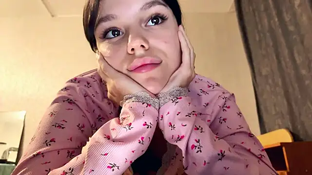 StacieGregoreski online show from November 22, 2025, 4:17 pm