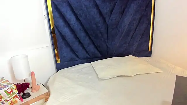 LunaDIaz  online show from December 22, 2025, 11:40 am