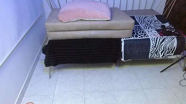 Roxanne vale online show from February 26, 2026, 8:08 pm