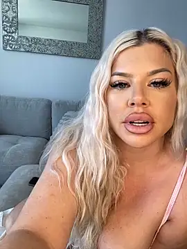 Ashleybarbiex online show from April 5, 2026, 8:50 pm