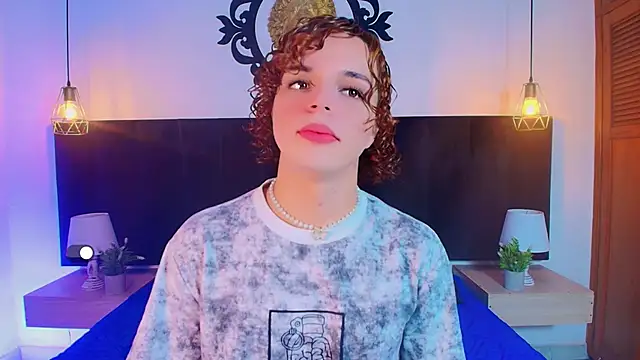 Snapshot of Skyee_angel chatting on May 17, 2026, 1:51 pm Skyee angel online show from May 17, 2026, 1:51 pm