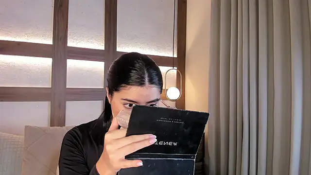 SarhaVega online show from March 30, 2026, 1:12 pm