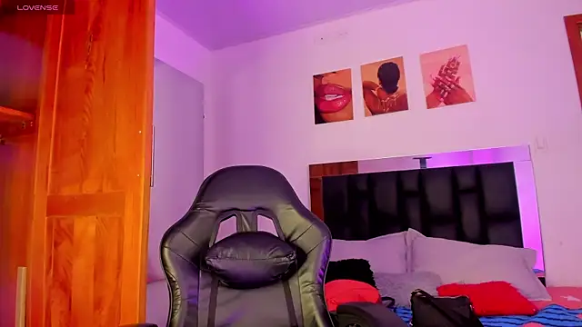 ValeryTs1 online show from April 18, 2026, 6:34 pm