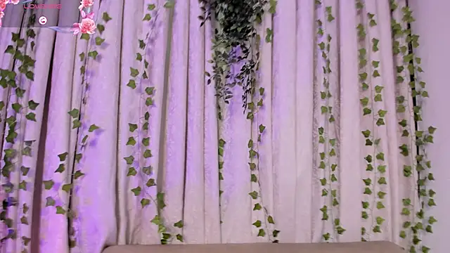 Snapshot of BritneyCortz_ chatting on November 25, 2025, 10:32 pm BritneyCortz online show from November 25, 2025, 10:32 pm