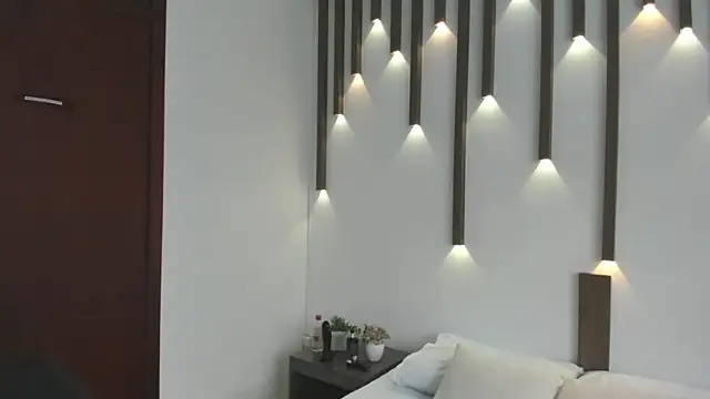 lindaa natashaa  online show from March 4, 2026, 7:09 pm