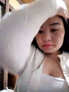 Snapshot of One-two22 chatting on November 26, 2025, 1:23 pm One-two22 online show from November 26, 2025, 1:23 pm