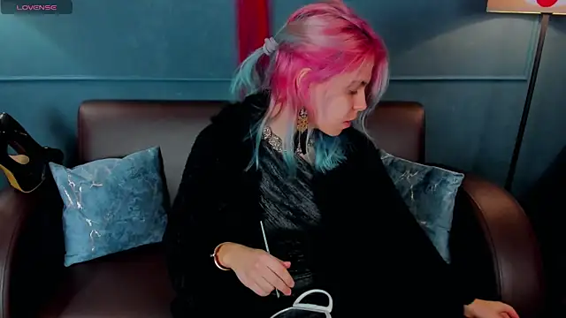 Snapshot of LiraBelle chatting on January 14, 2026, 9:59 am LiraBelle online show from January 14, 2026, 9:59 am