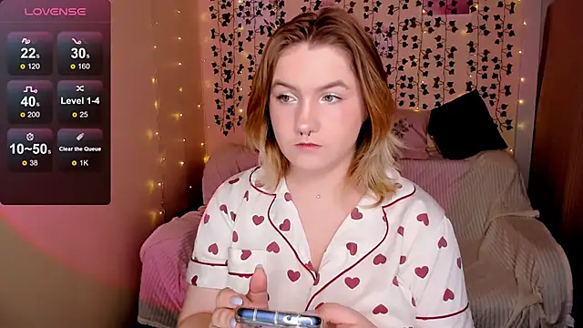 lovelyy julia online show from November 29, 2025, 8:06 am