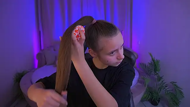 Snapshot of TinyNatalie chatting on November 24, 2025, 7:08 am TinyNatalie online show from November 24, 2025, 7:08 am