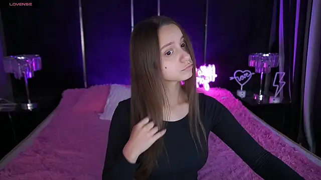 Snapshot of TinyNatalie chatting on December 2, 2025, 3:40 pm TinyNatalie online show from December 2, 2025, 3:40 pm