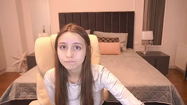 TinyNatalie online show from December 20, 2025, 2:57 pm