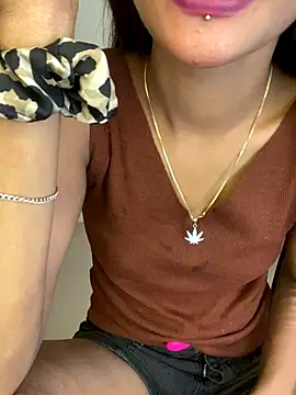 LOVELY BABYJI online show from December 18, 2025, 10:32 am