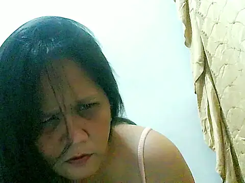 divinegrace1983 online show from November 24, 2025, 6:13 am