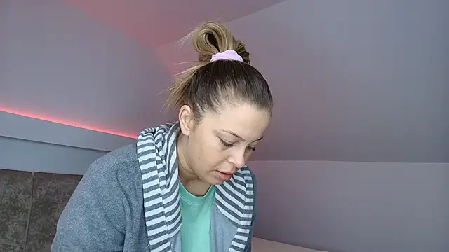 Snapshot of KateAllyaa chatting on January 12, 2026, 7:57 am KateAllyaa online show from January 12, 2026, 7:57 am