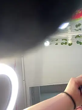 Kitty Bms  online show from December 18, 2025, 6:58 pm