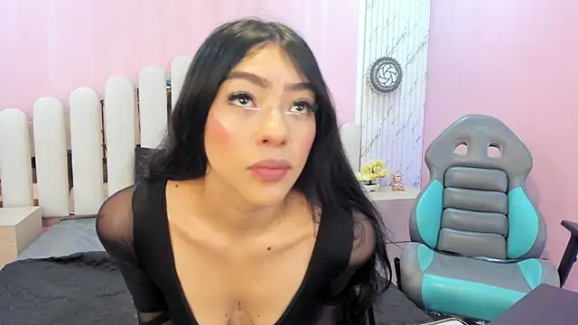 DAKOTA SAKURA online show from December 2, 2025, 1:05 pm