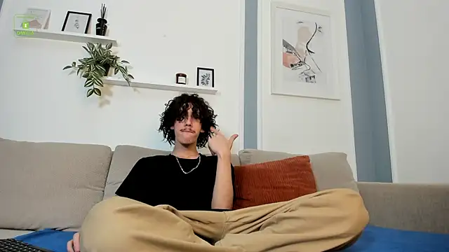 Dilan Wolfe online show from December 4, 2025, 5:21 pm