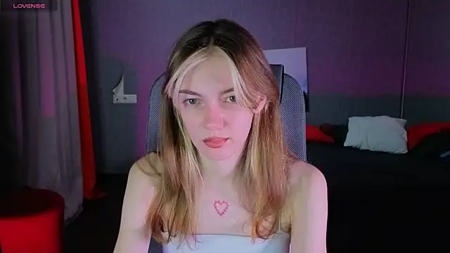 MILLIE MUR online show from January 11, 2026, 5:12 am