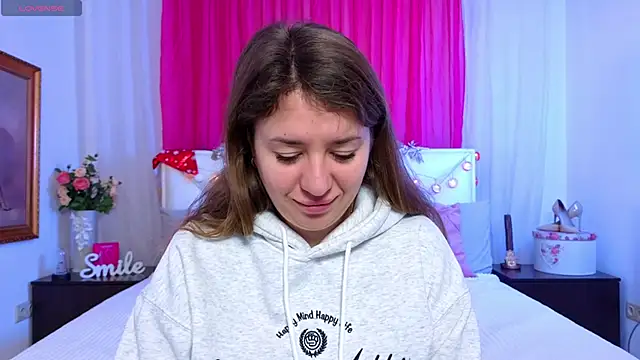 Leona Rae online show from December 19, 2025, 7:26 am