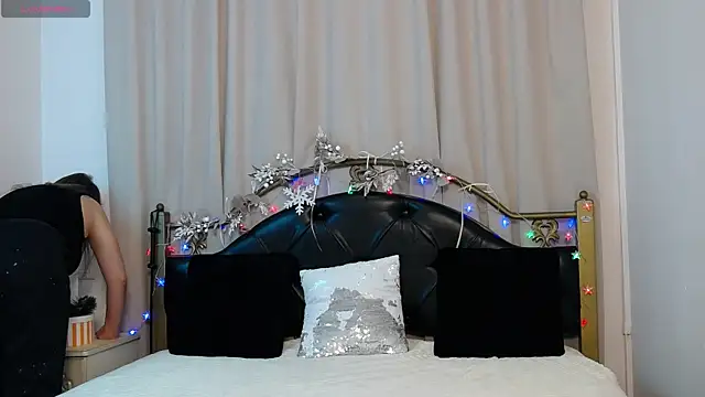 Leona Rae online show from December 23, 2025, 9:29 am