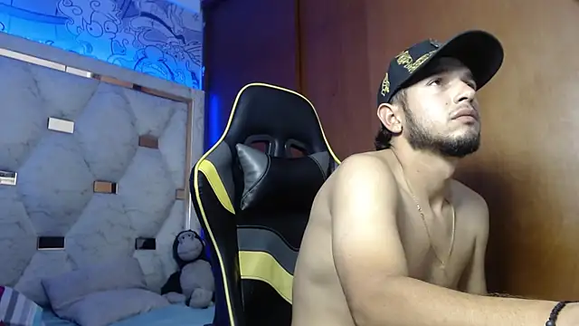 Couple wildd  online show from January 5, 2026, 10:13 pm