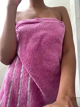 EweXZZ online show from April 9, 2026, 4:34 pm