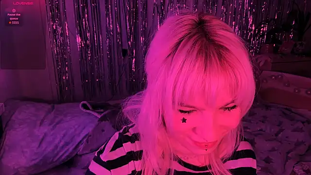 LolaDollyMur online show from January 7, 2026, 7:16 pm