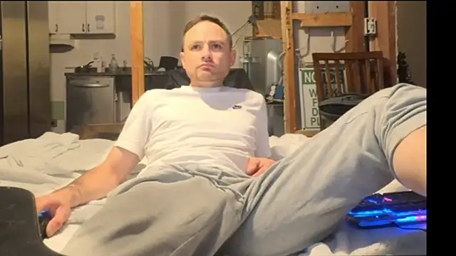 famous1tad online show from December 20, 2025, 12:12 pm