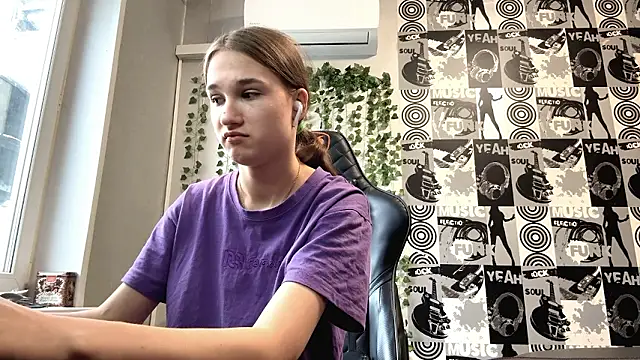 helgicuteness online show from January 14, 2026, 11:05 am