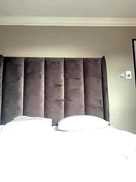 Snapshot of cuddlegiantbear chatting on November 24, 2025, 5:18 am cuddlegiantbear online show from November 24, 2025, 5:18 am