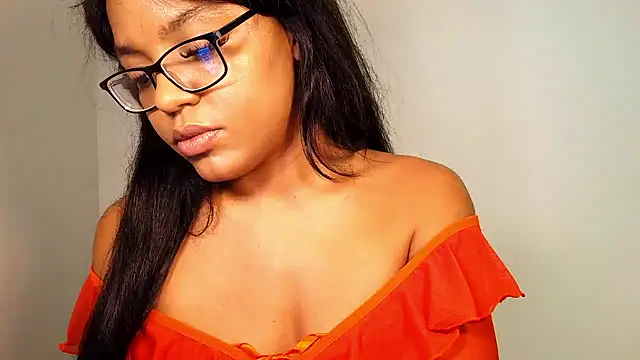 xoeewinters online show from December 19, 2025, 4:08 am