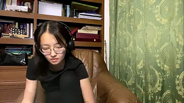 LinaClous online show from January 5, 2026, 5:27 pm