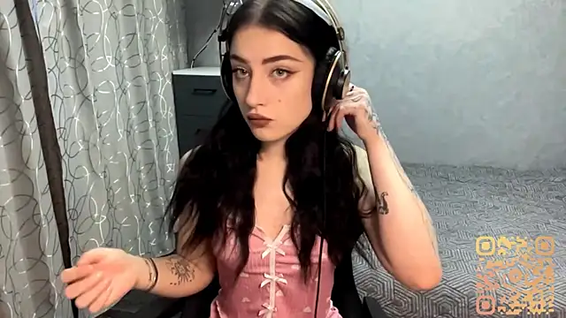 Meowluly online show from November 26, 2025, 9:16 pm