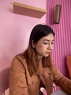 MaddieHunter online show from January 11, 2026, 1:05 pm