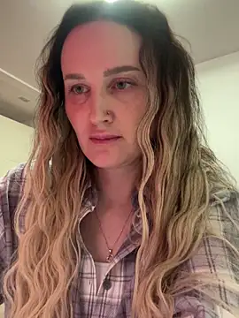 TomilaSi online show from November 25, 2025, 6:52 pm