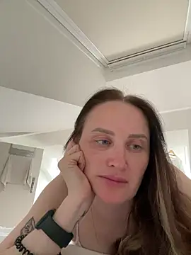Snapshot of TomilaSi chatting on July 6, 2026, 1:52 pm TomilaSi online show from July 6, 2026, 1:52 pm